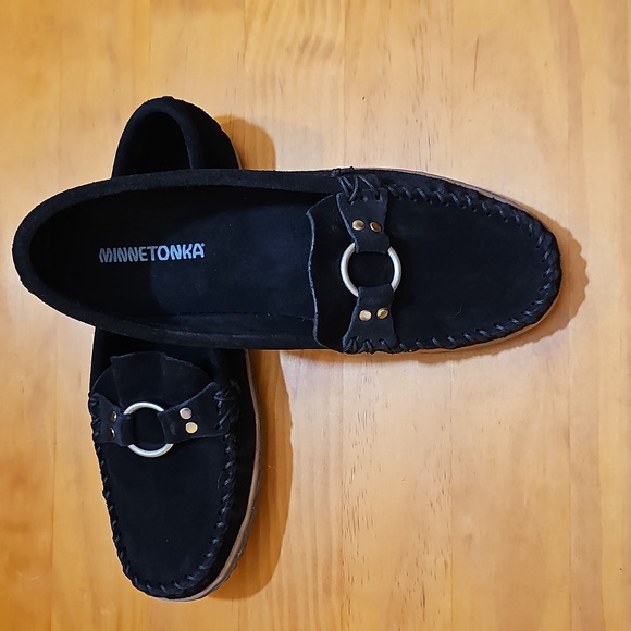 Minnetonka Womens Black Suede Loafers Size 10 - Picture 1 of 7